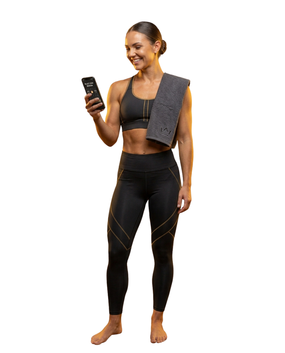 Žena s mobilnou aplikáciou Queen Gym Trnava na rezervácie vstupov