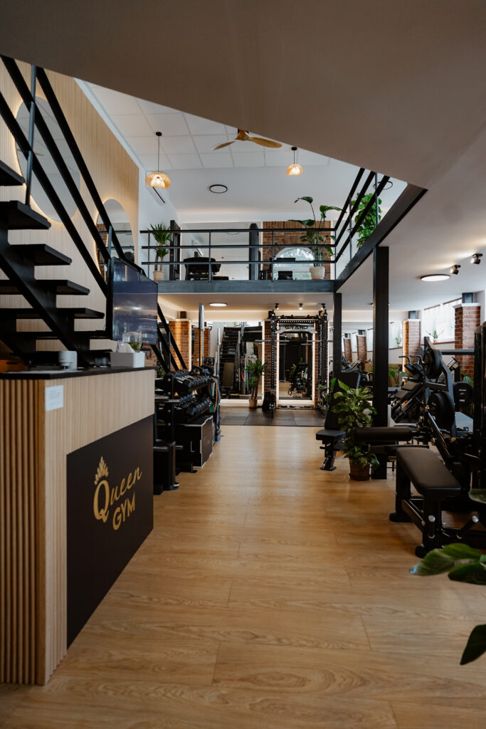Vstup a recepcia ženského fitness centra Queen Gym